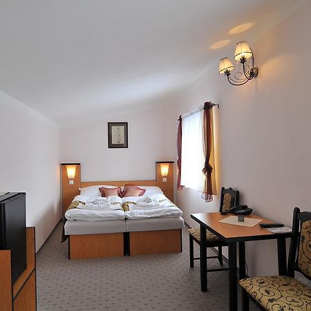 Hotel Manes Svratka Εξωτερικό φωτογραφία