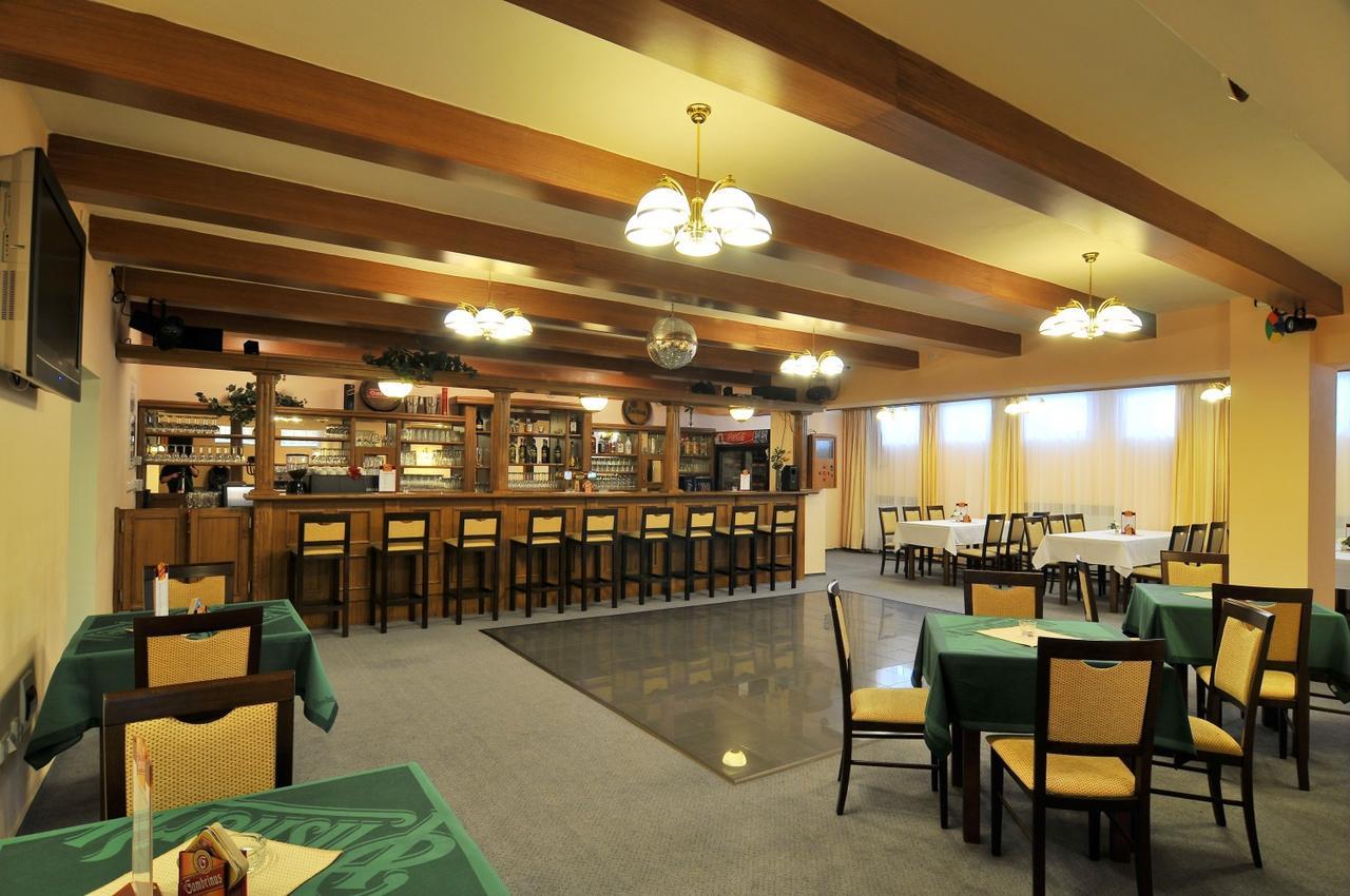 Hotel Manes Svratka Εξωτερικό φωτογραφία
